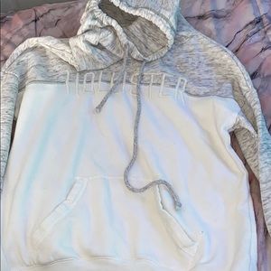 White HOLLISTER sweatshirt